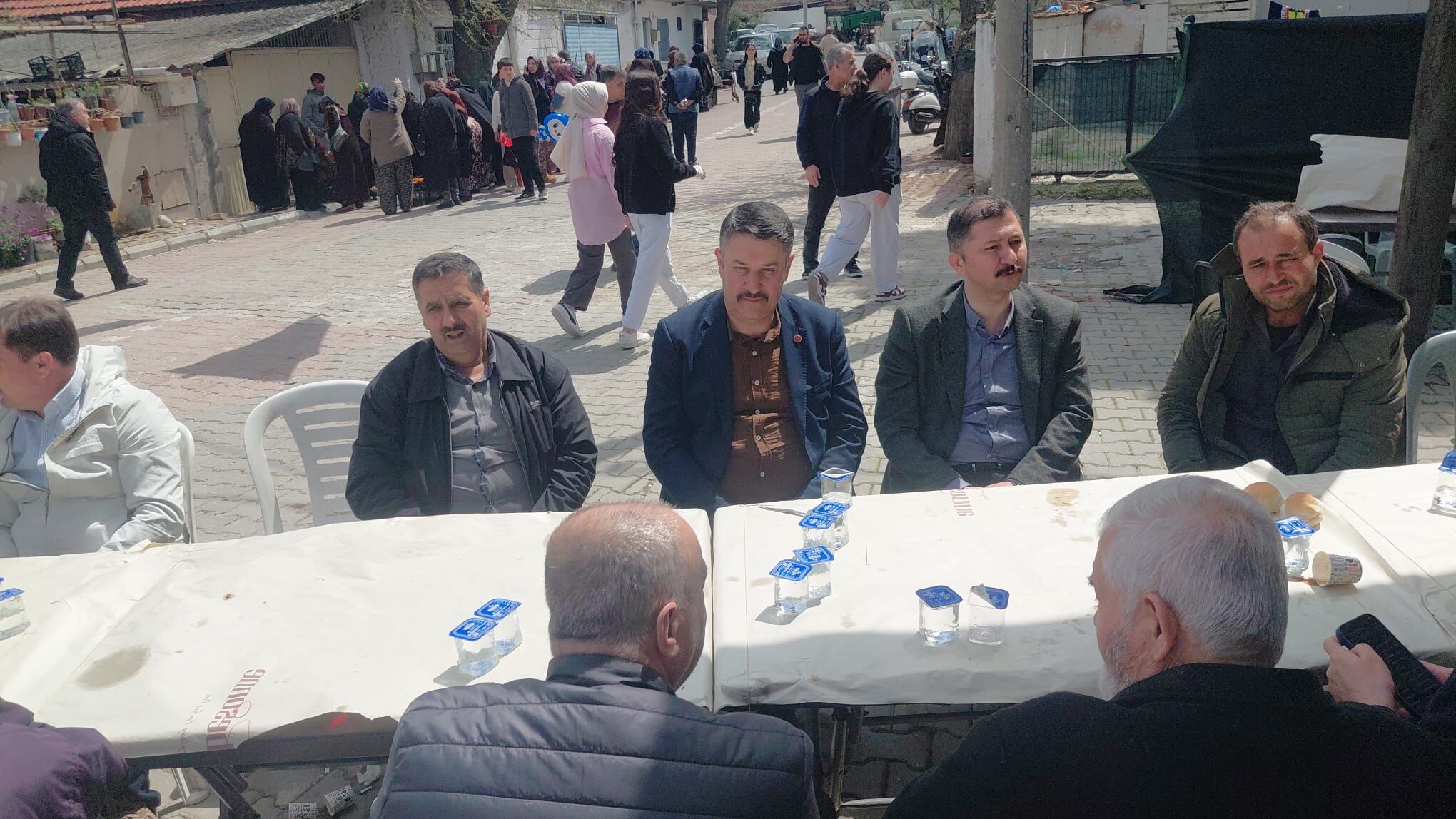 Kirkağaç Karakurt Mahllesi̇ Köy Hayrina Büyük Katilim (1)