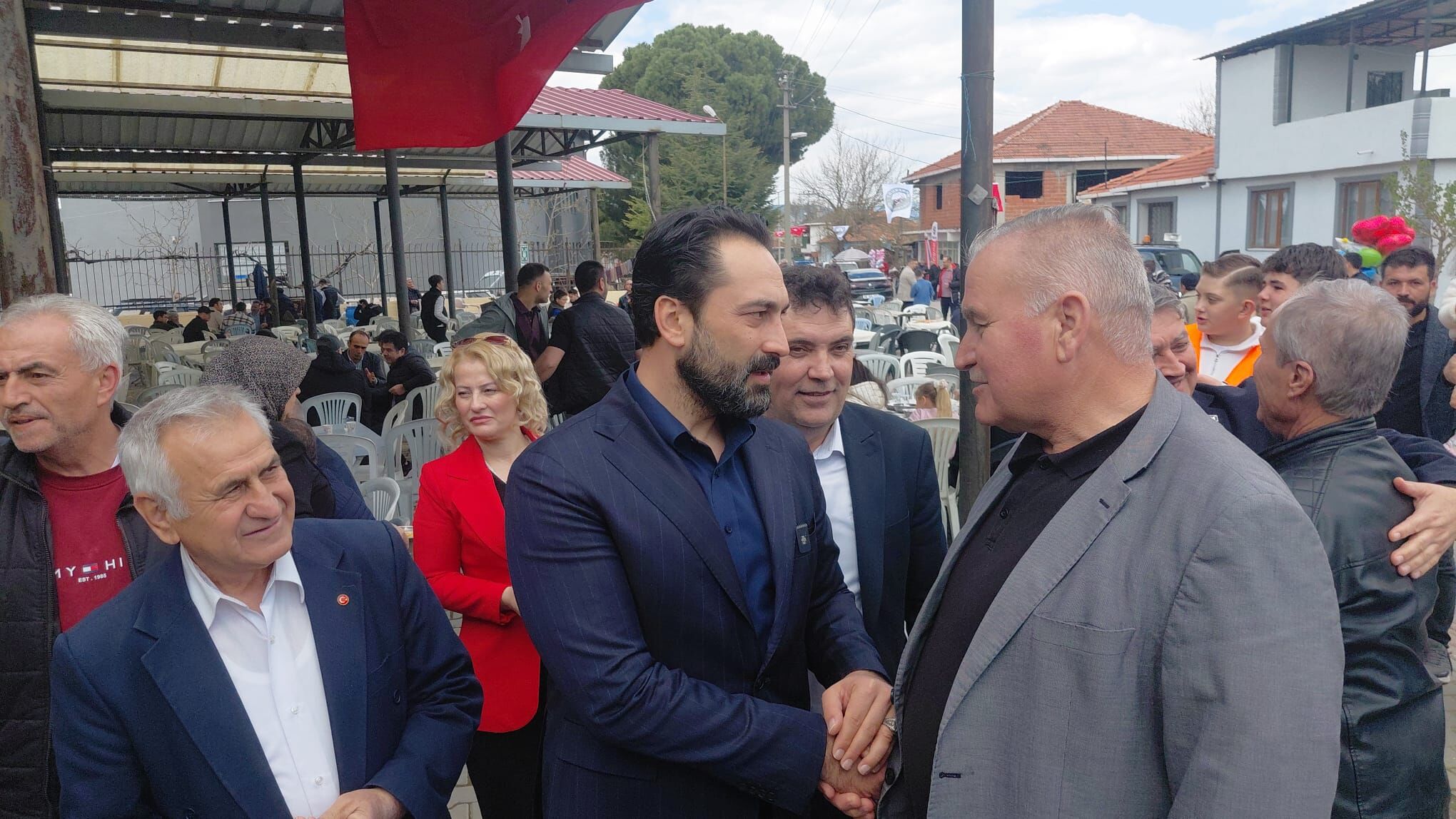 Kirkağaç Karakurt Mahllesi̇ Köy Hayrina Büyük Katilim (2)