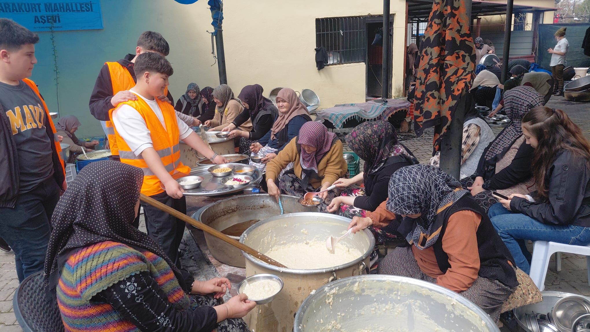 Kirkağaç Karakurt Mahllesi̇ Köy Hayrina Büyük Katilim (3)