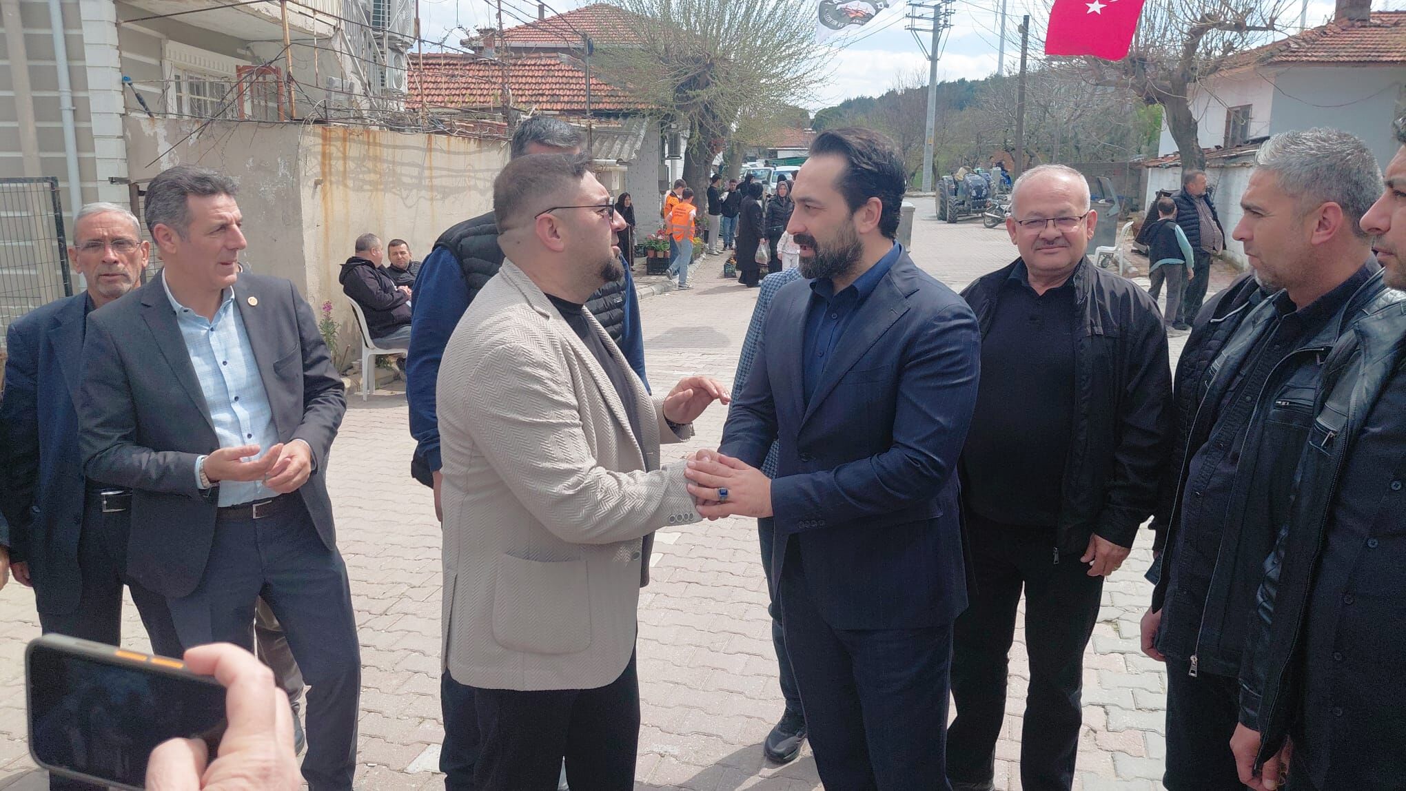 Kirkağaç Karakurt Mahllesi̇ Köy Hayrina Büyük Katilim (4)