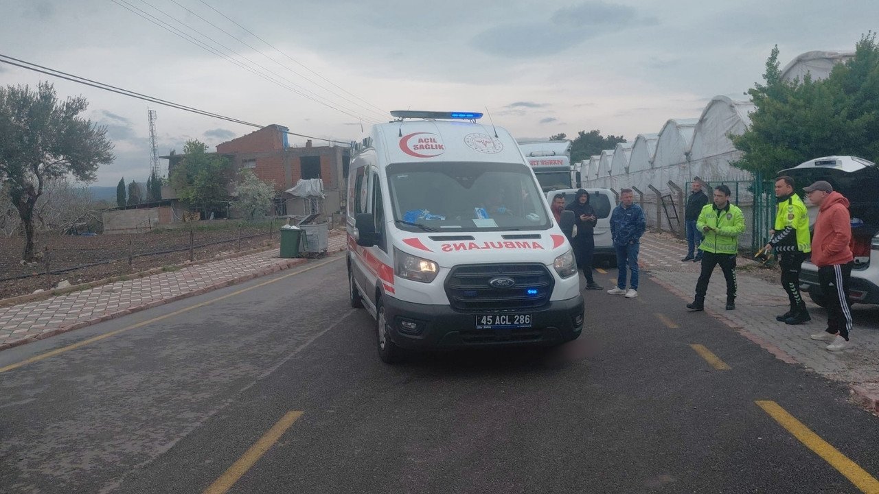 Kırkağaç'ta Elektrikli Bisiklet Devrildi 1 Ağır 2 Yaralı .2