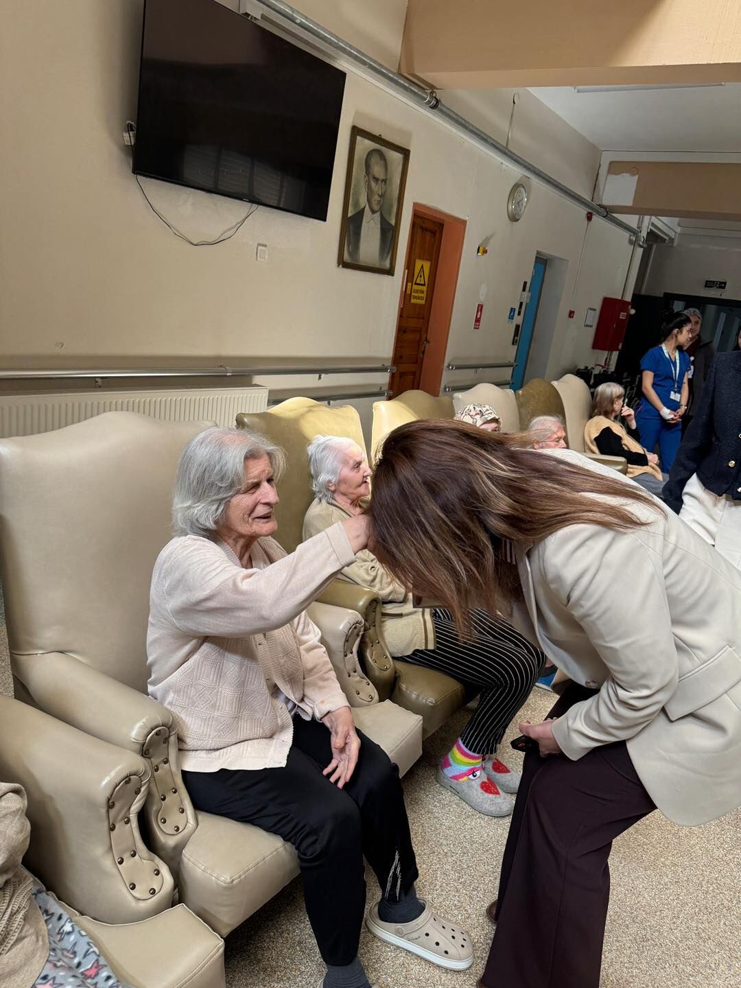 Kuduret Gültaş, Manisa Huzurevi Vakfı Özel Huzurevi’ni Ziyaret Etti (3)