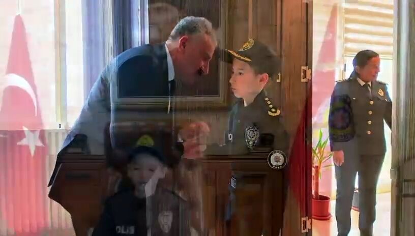 Manisa Emniyetinden 181. Yıla Özel Duygulandıran Klip Gelecek Emin Ellerde (3)