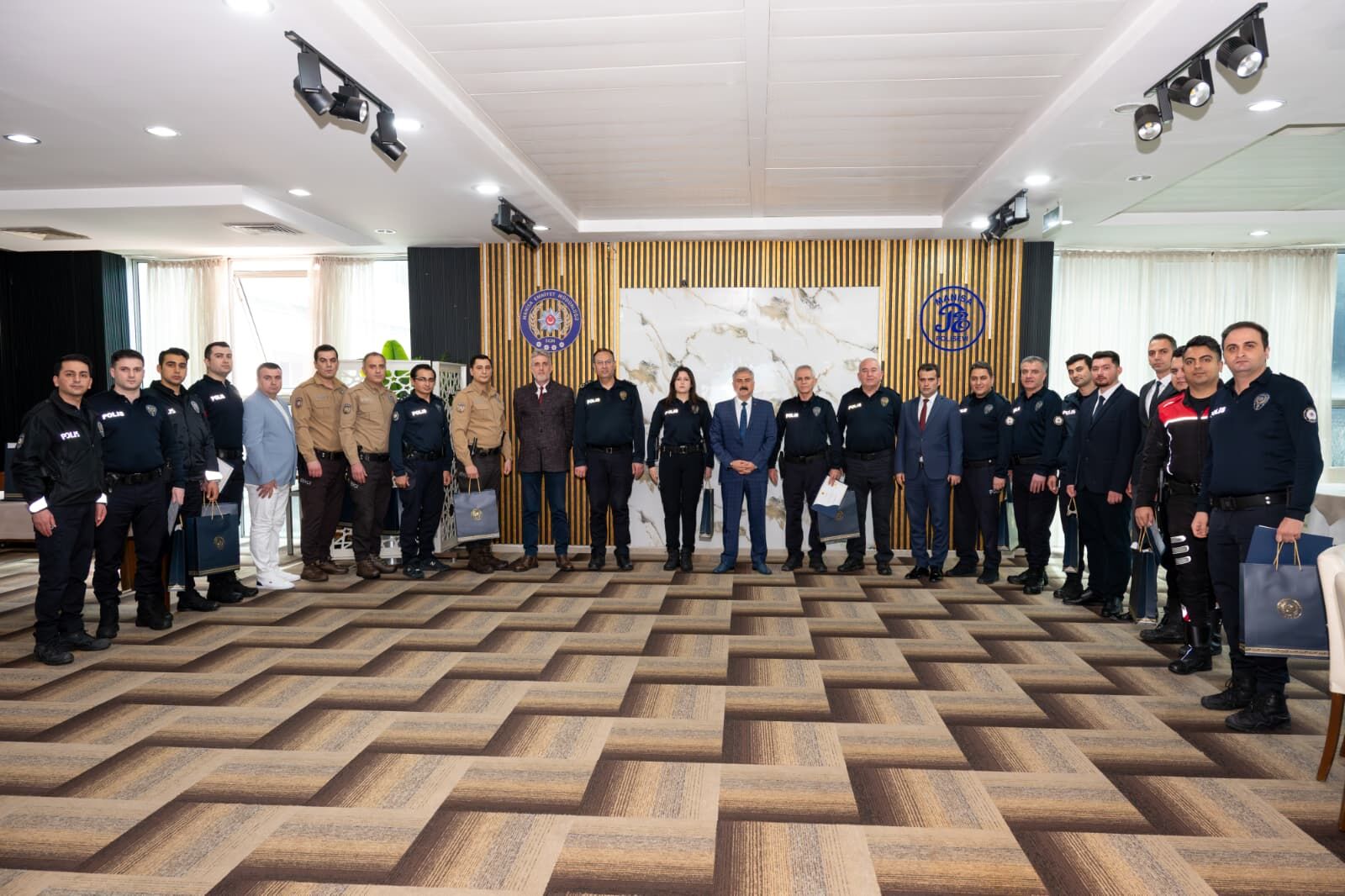 Manisa İl Emniyet Müdürü Aktaş Ayın Personeli Ile Bir Araya Geldi (1)