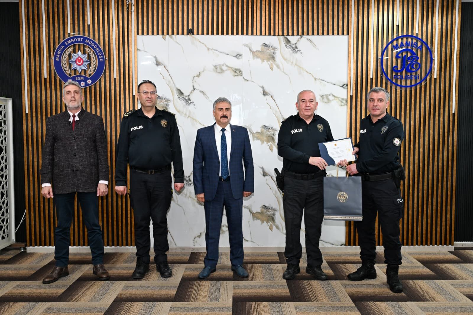 Manisa İl Emniyet Müdürü Aktaş Ayın Personeli Ile Bir Araya Geldi (2)