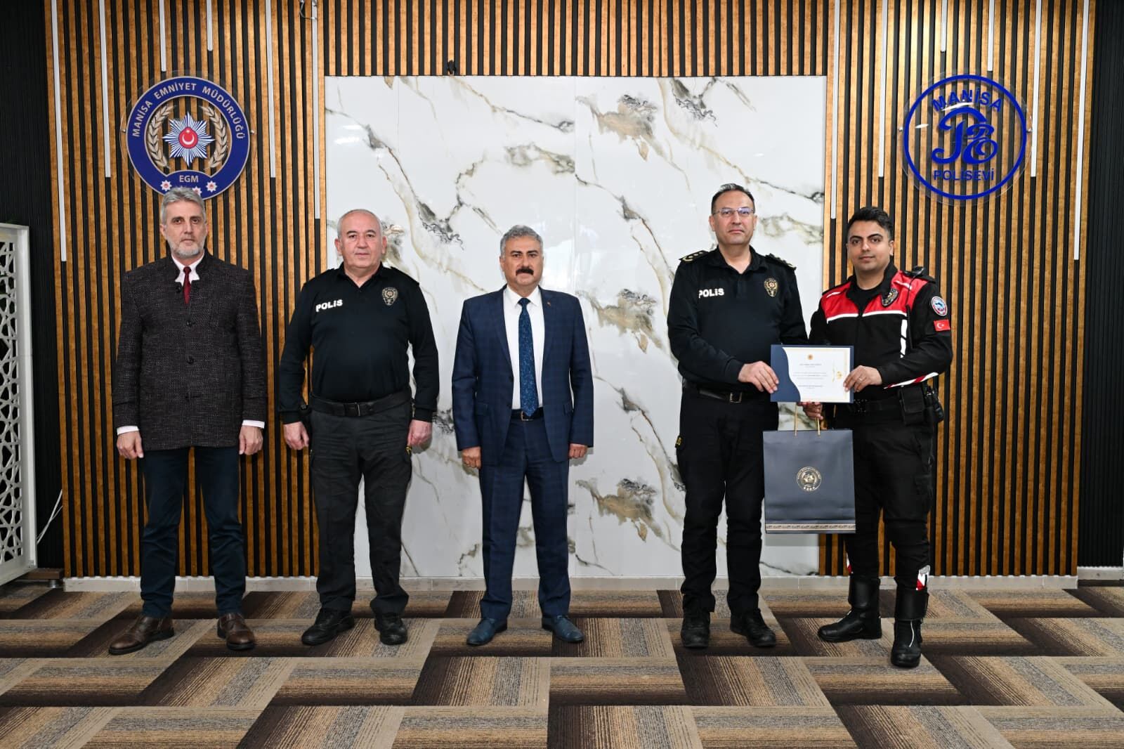 Manisa İl Emniyet Müdürü Aktaş Ayın Personeli Ile Bir Araya Geldi (4)