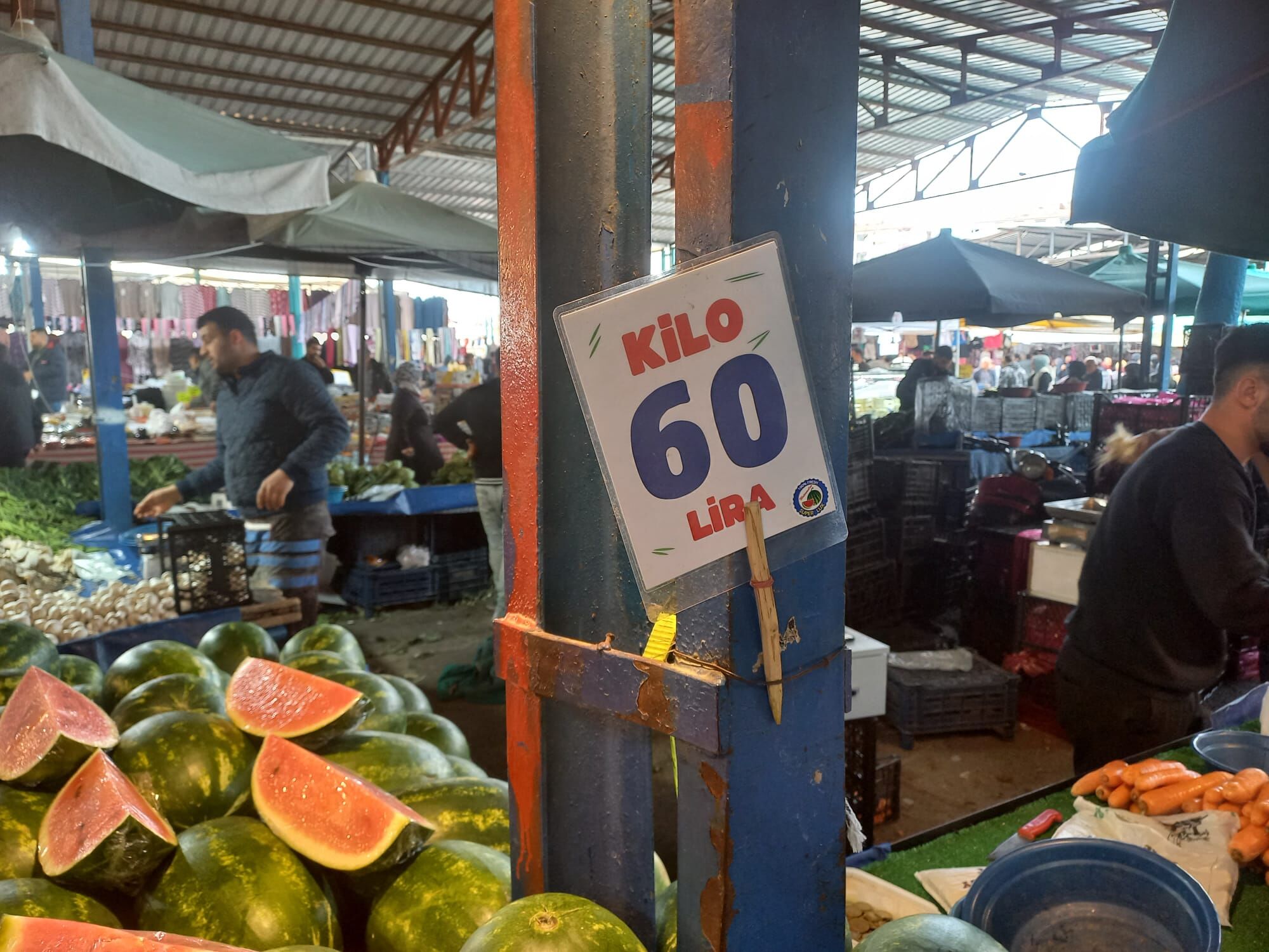 Manisa Perşembe Pazarı’nda Yaz Esintisi Karpuzun Kilosu 60 Lira! (1)