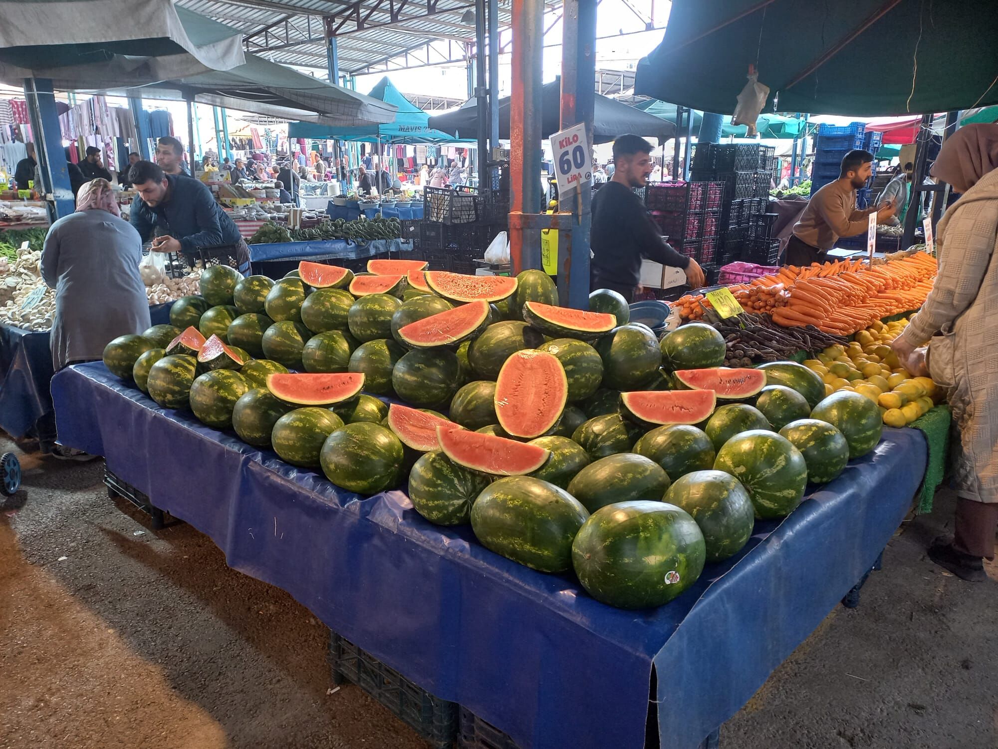 Manisa Perşembe Pazarı’nda Yaz Esintisi Karpuzun Kilosu 60 Lira! (3)