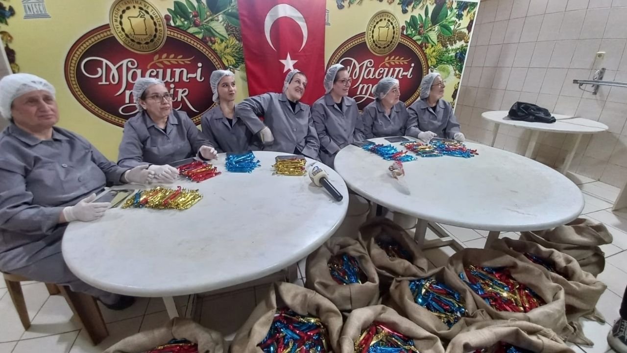 Manisa’da 10 Ton Mesir Macunu Için Dua Edildi .4.1