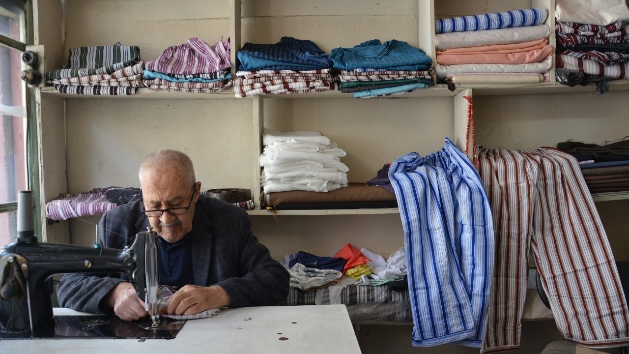 Manisa'da Hekimlerden 60 Yıllık Emektar Terziye Ziyaret .1