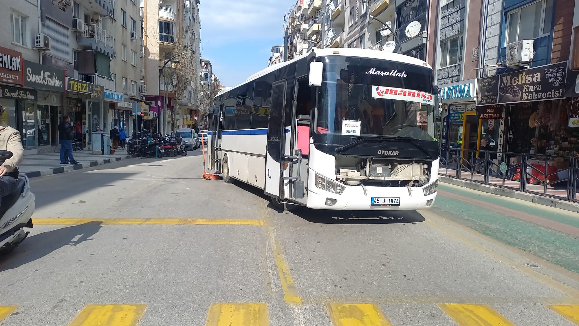 Manisa’da Korkunç Kaza Tamir Ettiği Otobüsün Altında Kaldı (6)