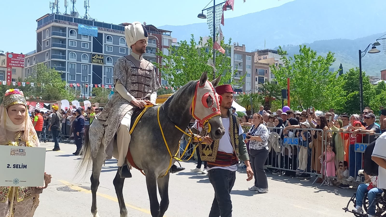 Manisa'da Mesir Festivali’nde Kortej Yürüyüşü Büyük Ilgi Gördü (5)