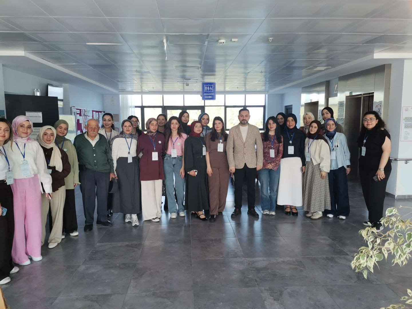 Manisa'da Yaşlılara Güncel Teknolojiler Hakkında Bilgilendirme Yapıldı! (1)