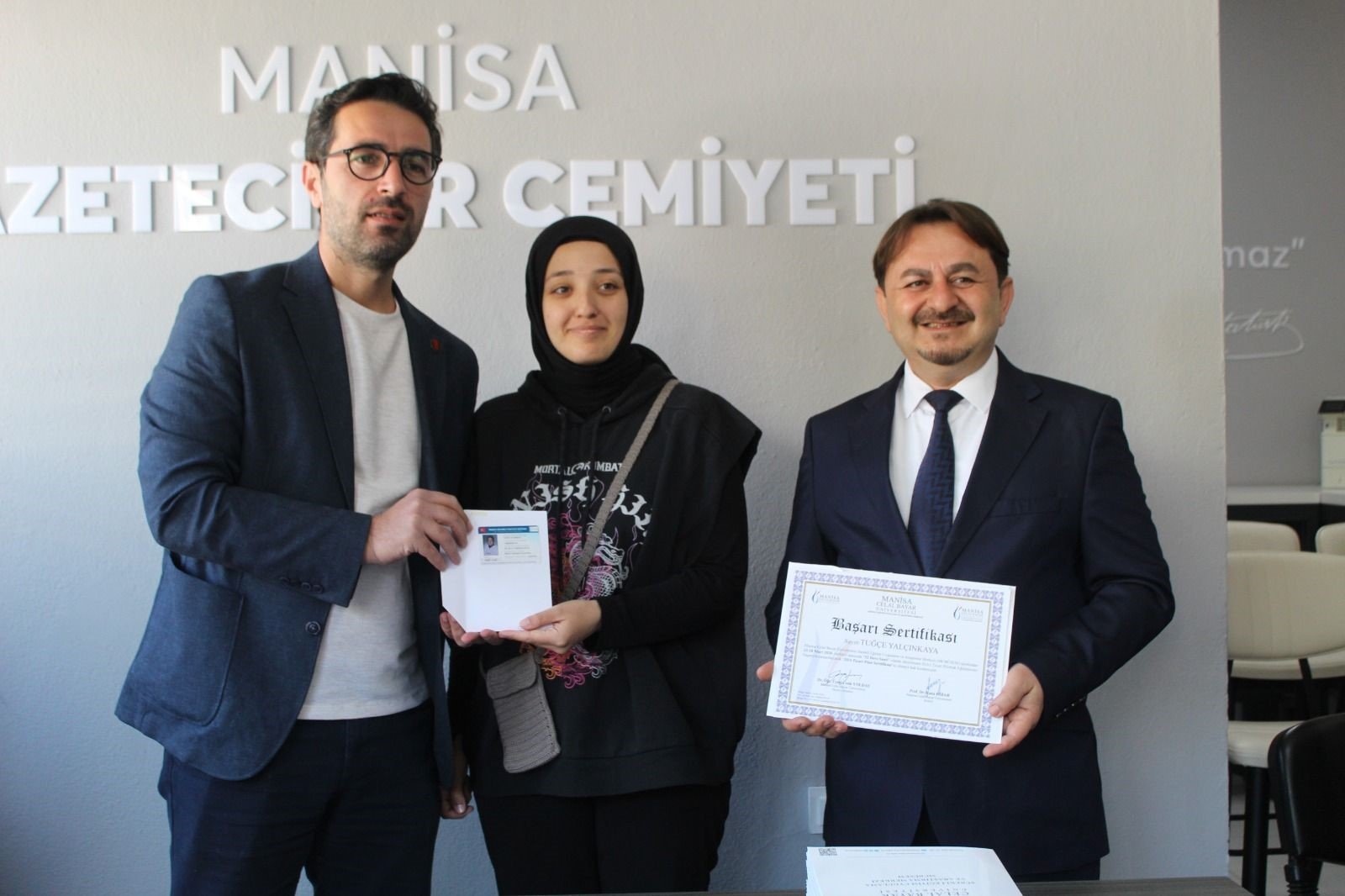 Manisalı Gazeteciler Dron Ehliyetlerini Aldı (1)-1