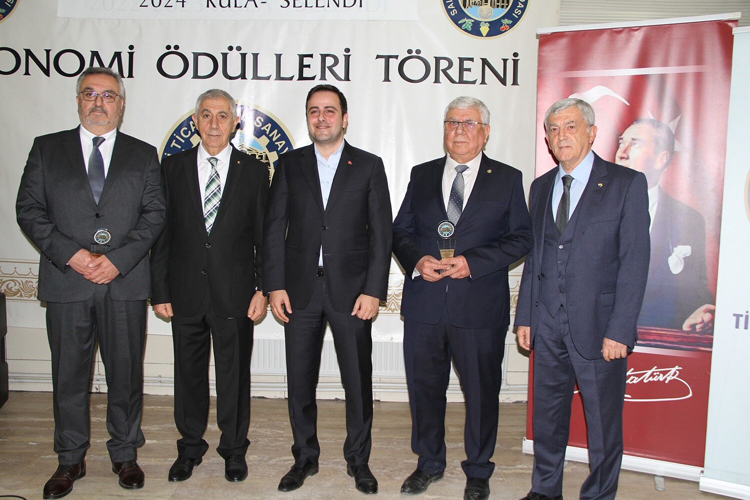 Manisalı Iş Insanlarına Ödül Takdim Edildi! (1)