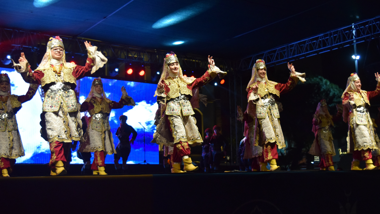 Mesir Macunu Festivali Korteji Şehri Renklendirdi (2)