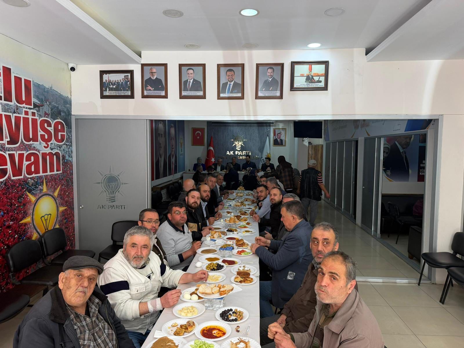 Mücahit Arınç Basınla Kahvaltıda Bir Araya Geldi! (2)