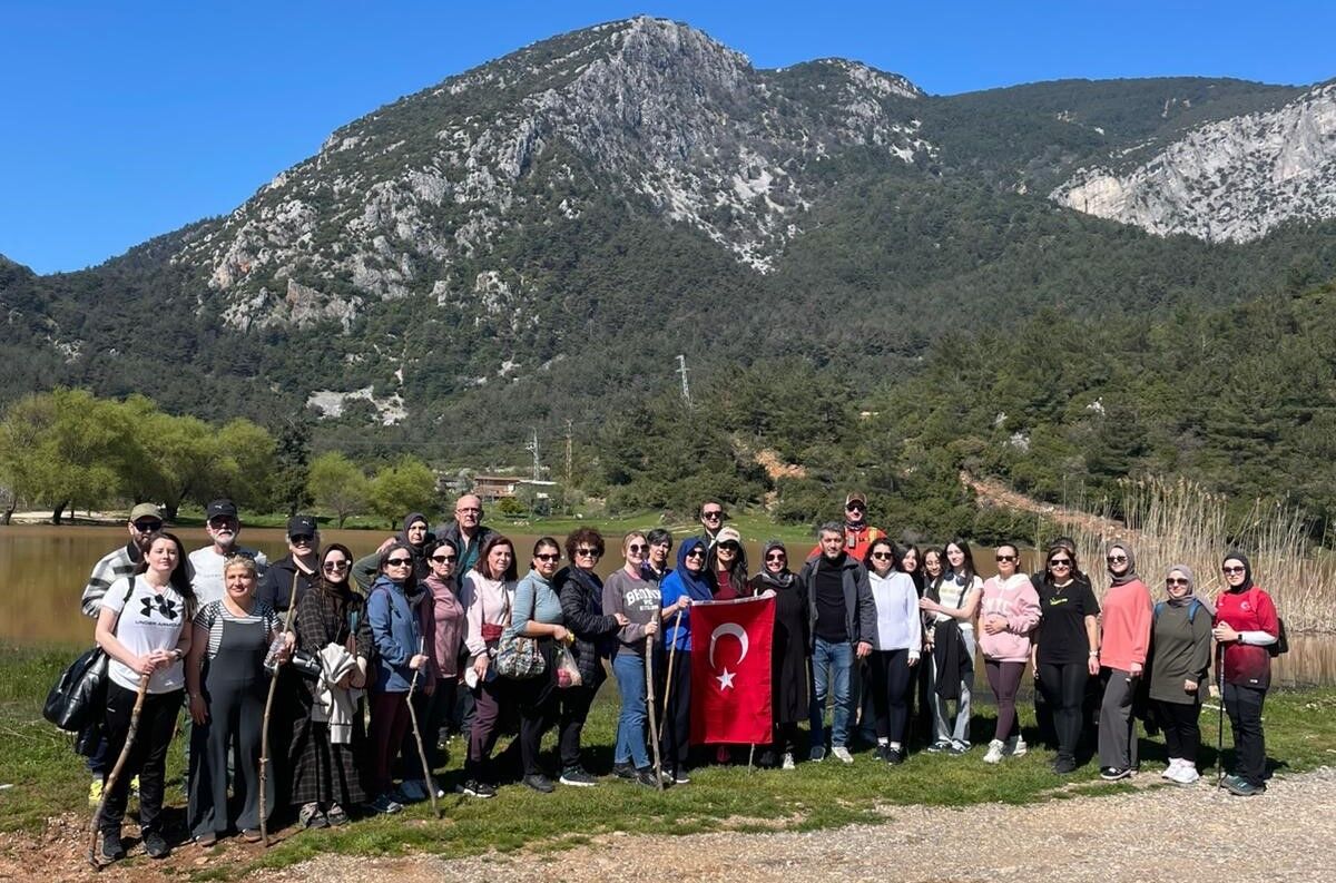 Şehzadeler’de Doğaseverler Yürüyüşte Buluştu (1)