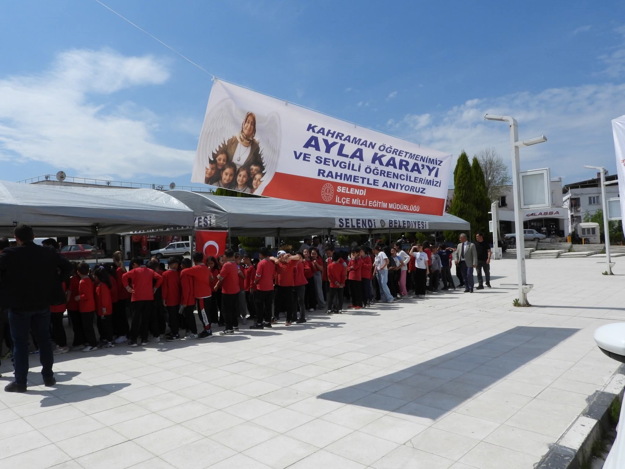 Selendi'de Şehit Öğretmen Ve Öğrenciler Için Hayır! (2)