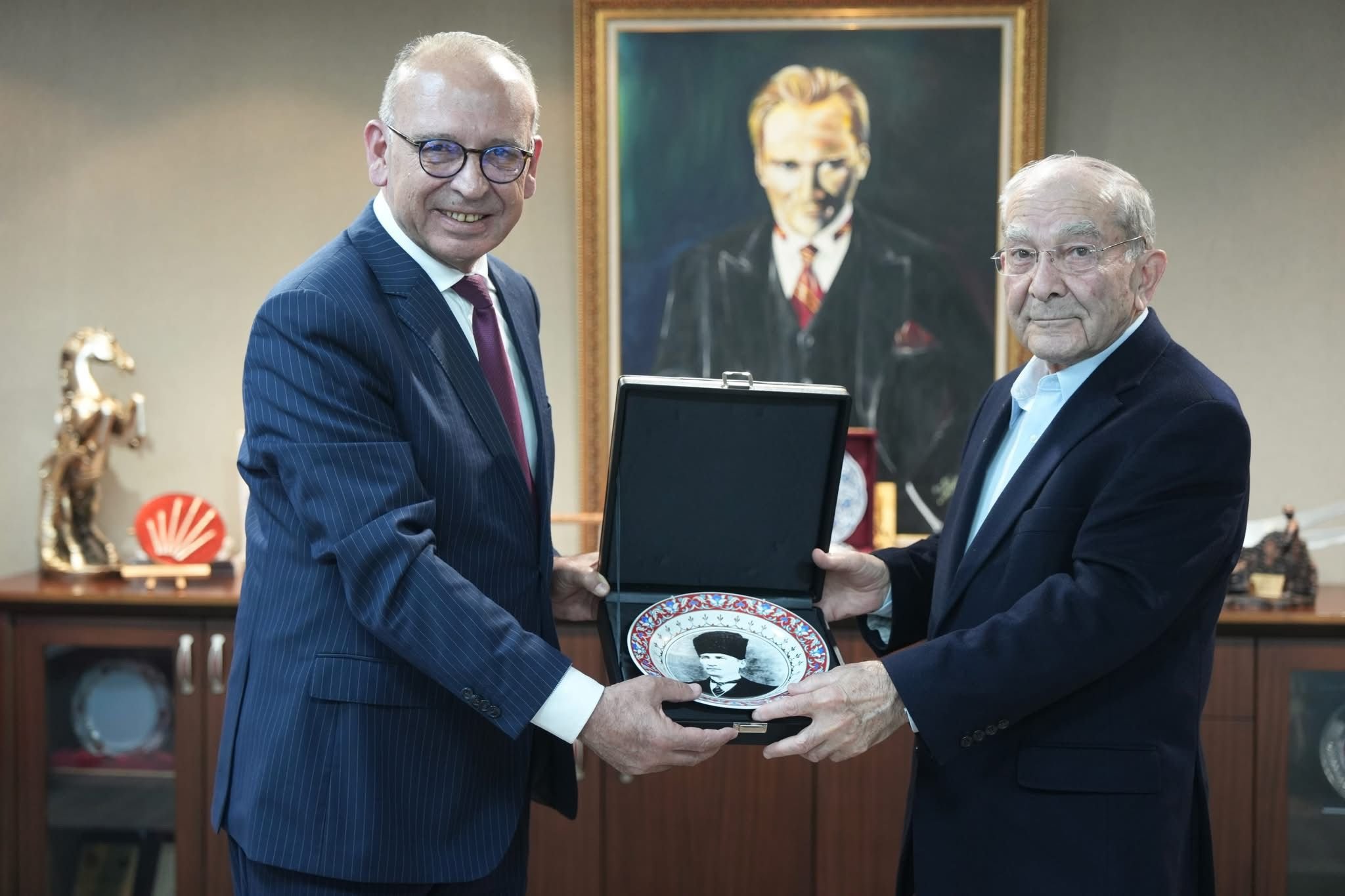 Turgutlu’da Anlamlı Buluşma Başkan Çetin Akın, Hilmi Özkök’ü Ağırladı (1)