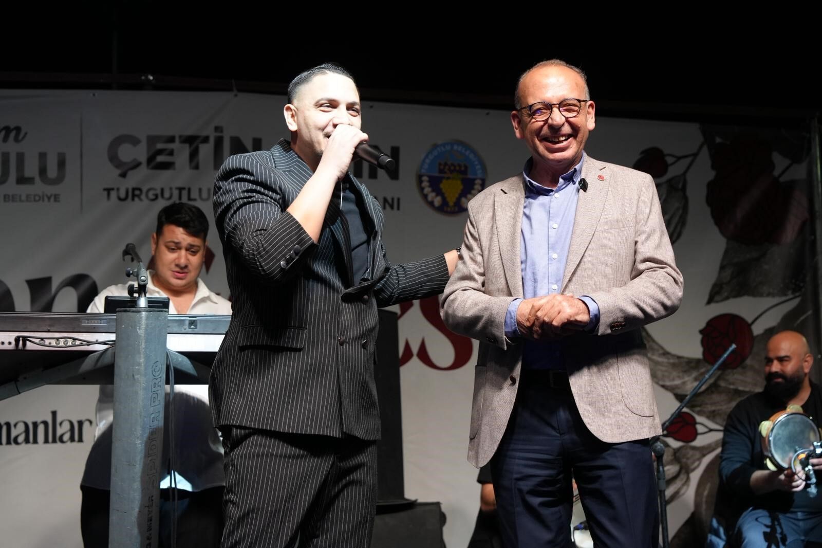 Turgutlu’da ‘Roman Gecesi’ Ile Eğlence Zirveye Çıktı (1)