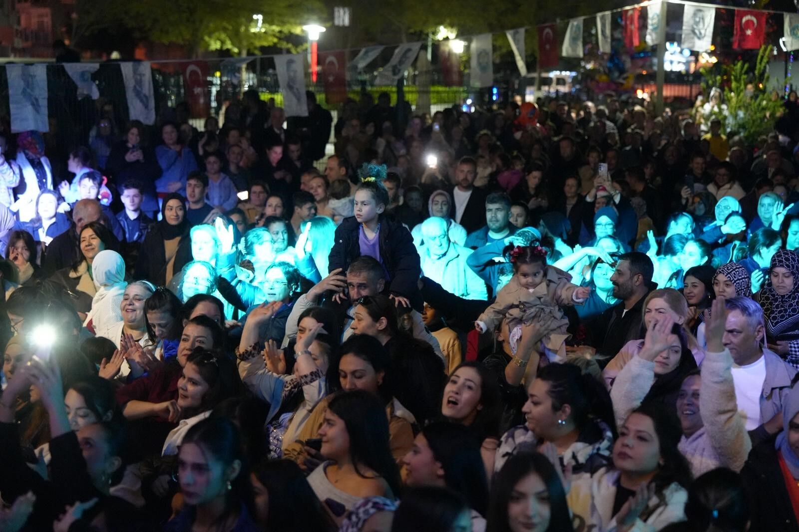 Turgutlu’da ‘Roman Gecesi’ Ile Eğlence Zirveye Çıktı (2)