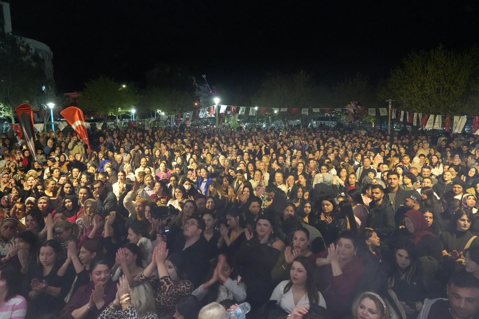 Turgutlu’da ‘Roman Gecesi’ Ile Eğlence Zirveye Çıktı (4)