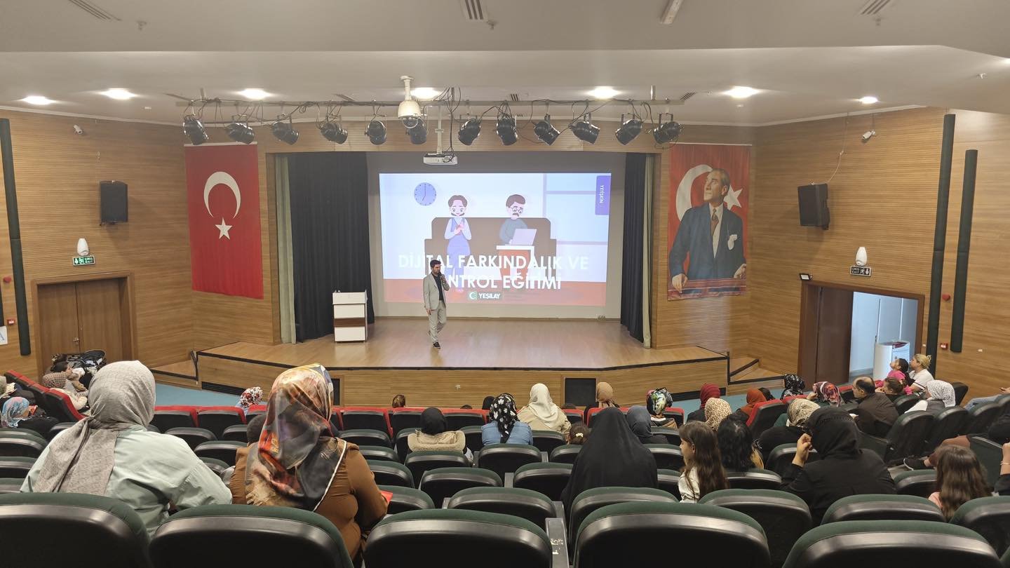 Turgutlu’da Velilere Dijital Farkındalık Eğitimi (1)