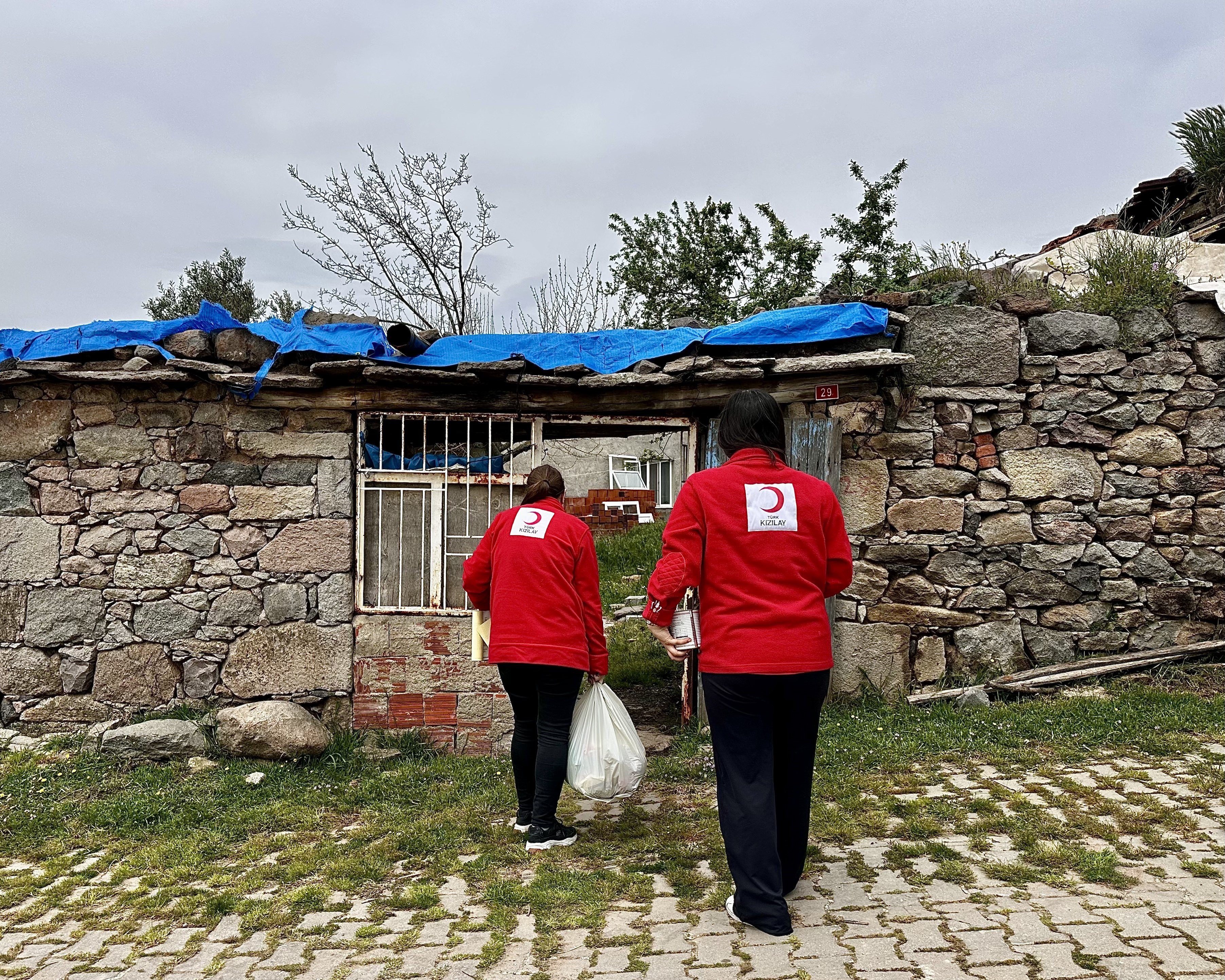 Türk Kızılay Manisa'dan Vatandaşlara Destek! (1)