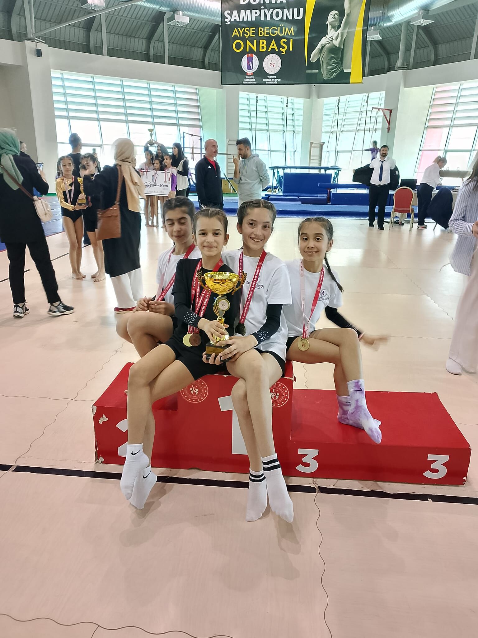 Sarıgöllü minik cimnastikçilerden gururlandıran başarı-3.1