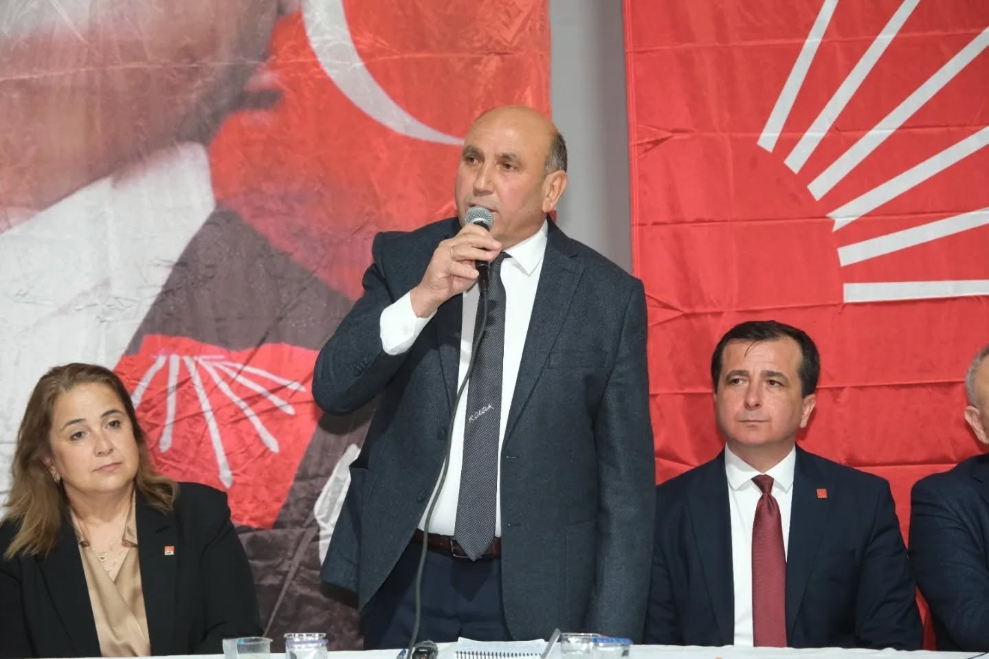 Başkan Akdeniz'den sosyal medya eleştirilerine sert yanıt!