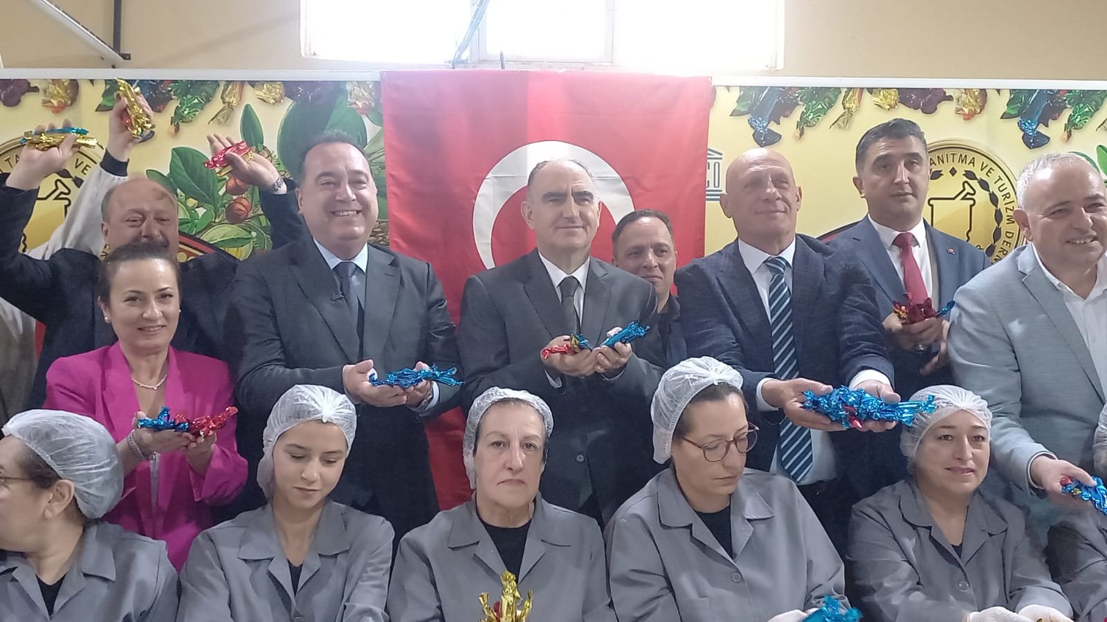 Manisa’da 10 ton mesir macunu için dua edildi-.3.1