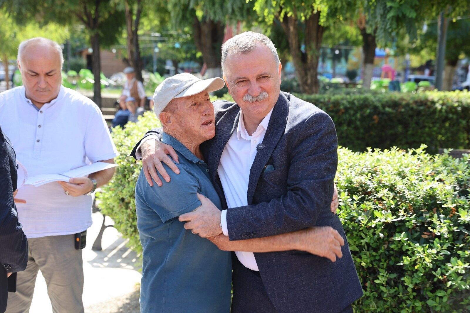Yunusemre Belediyesi listelerde zirveyi zorlamaya devam ediyor-.1