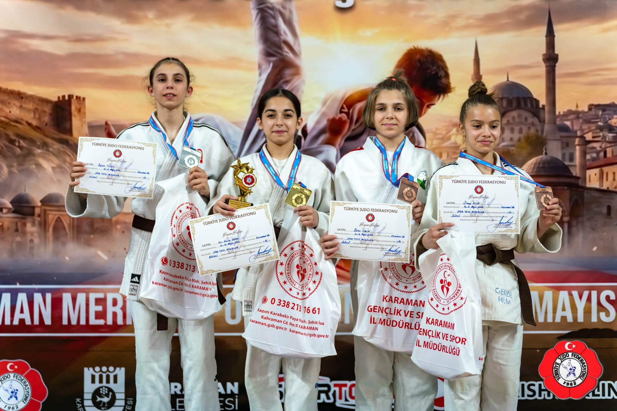 Yunusemre Belediyesporlu judocular Türkiye Şampiyonası’nda madalyaları topladı-3