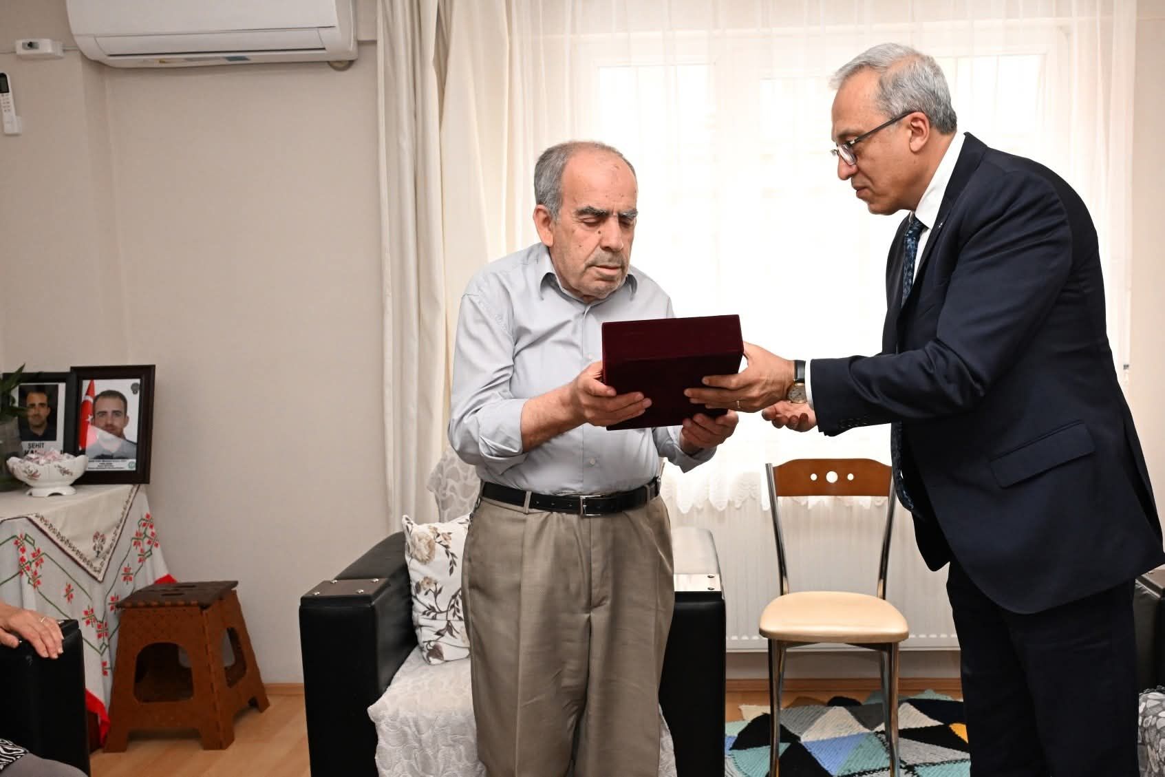 Manisa İl Emniyet Müdürü Karayel'den Şehit Ailesine Anlamlı Ziyaret