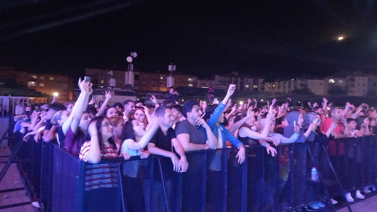 Ferhat Göçer Manisa’yı Salladı: Açılış Konserinde Tarihi Kalabalık!-1