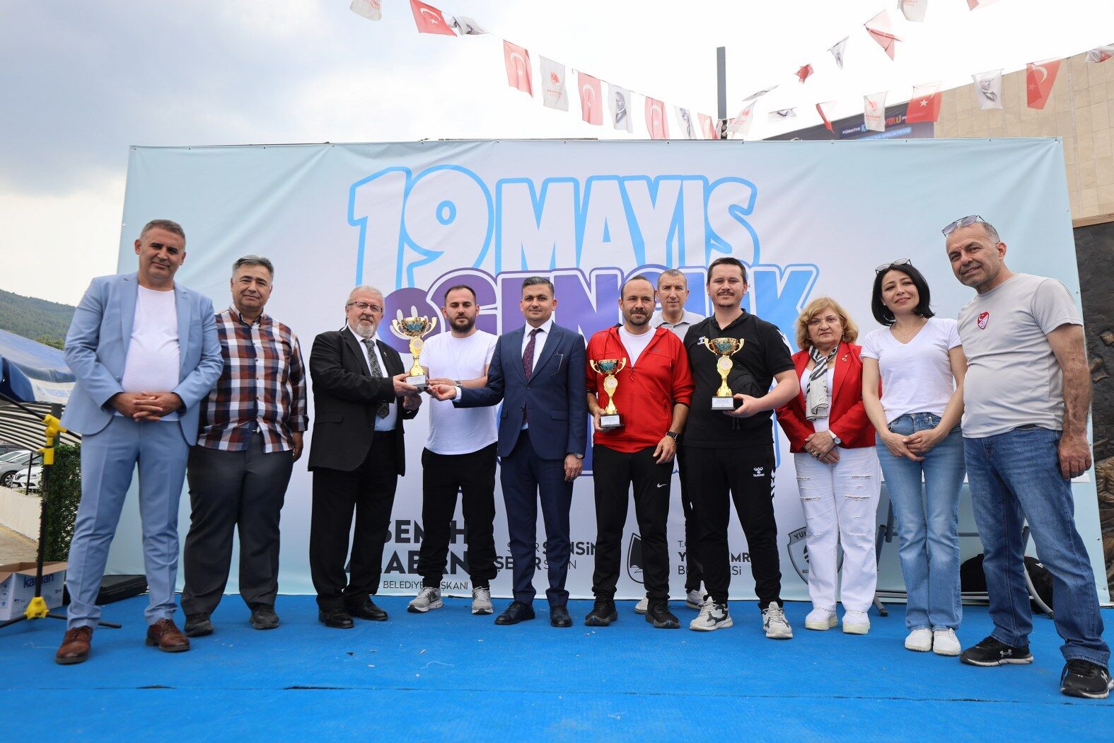 Yunusemre'de 19 Mayıs coşkusu meydanı doldurdu-.3.1