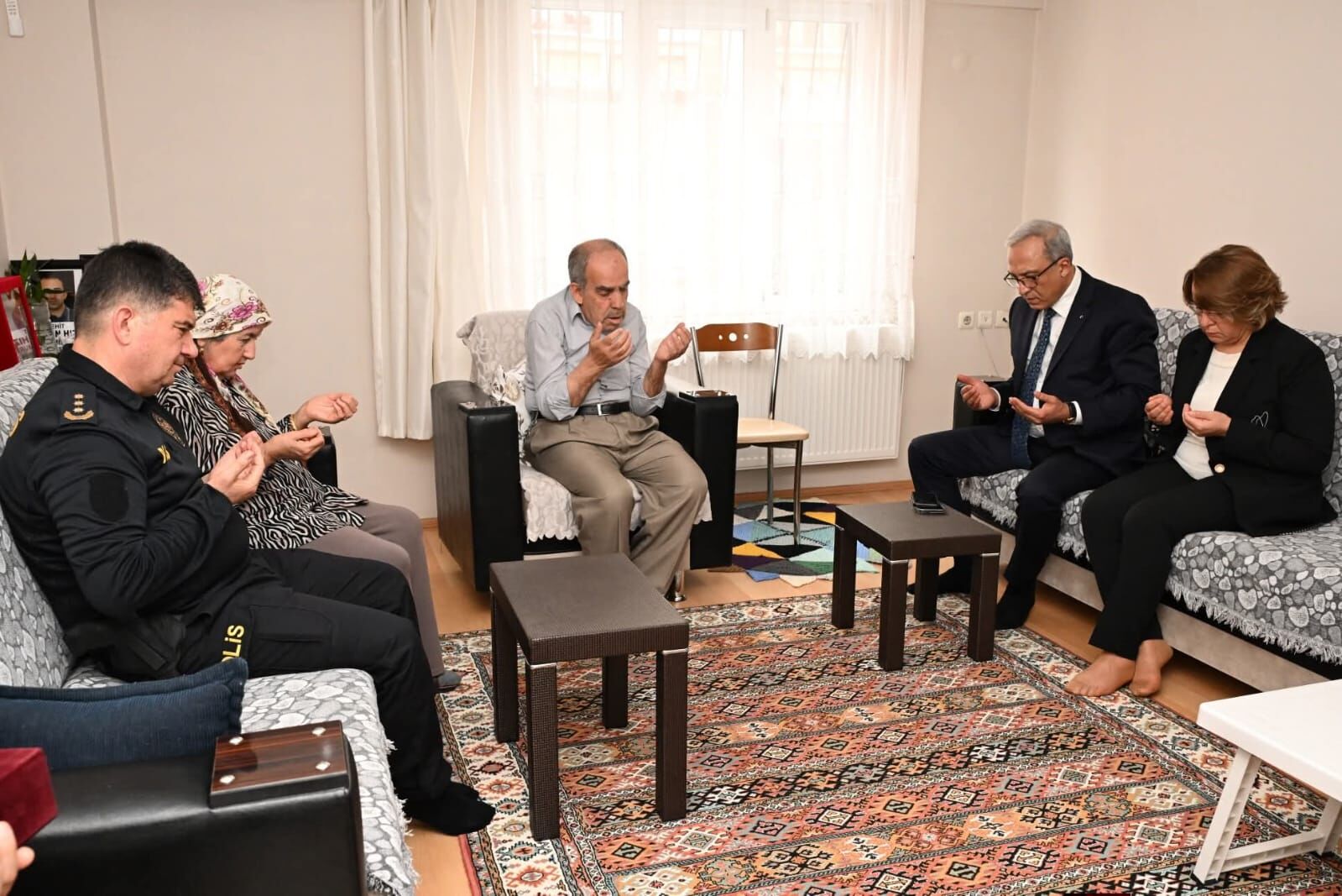 Manisa İl Emniyet Müdürü Karayel'den Şehit Ailesine Anlamlı Ziyaret-1