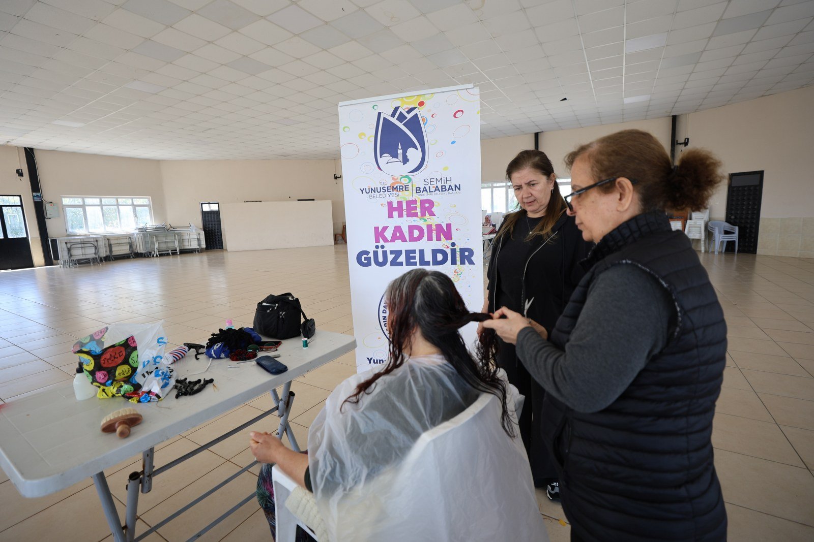 Yunusemre’de Kadınlara “Güzellik” Morali