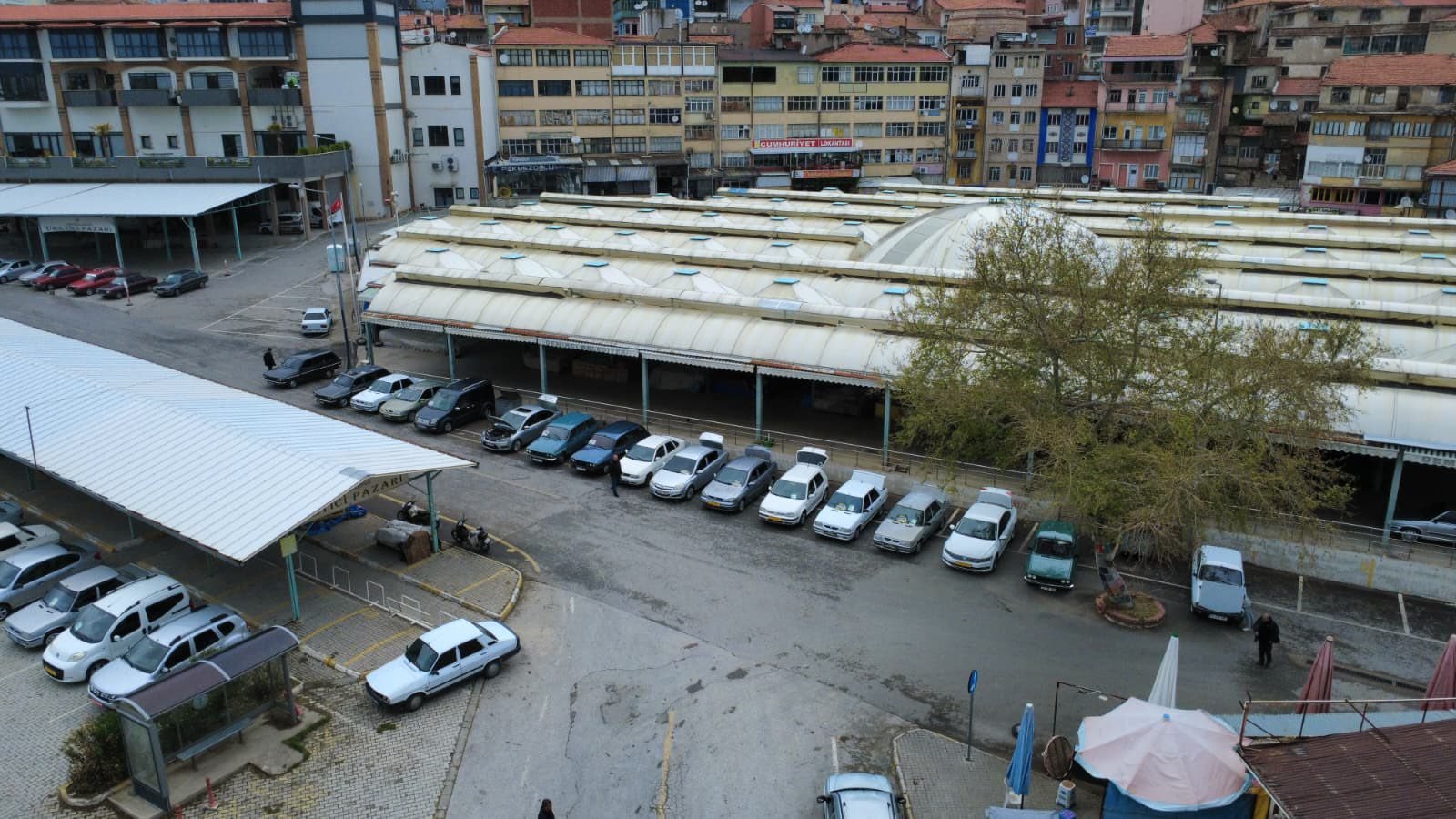 Demirci’de İkinci El Oto Pazarı Rüzgarı Esiyor