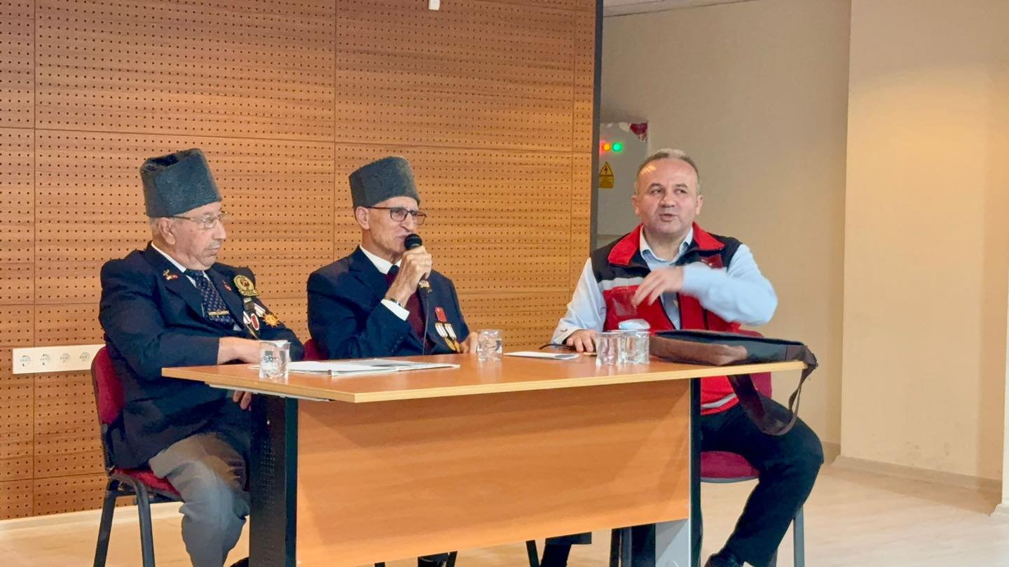 Akhisar’da Gaziler ve Öğrenciler 