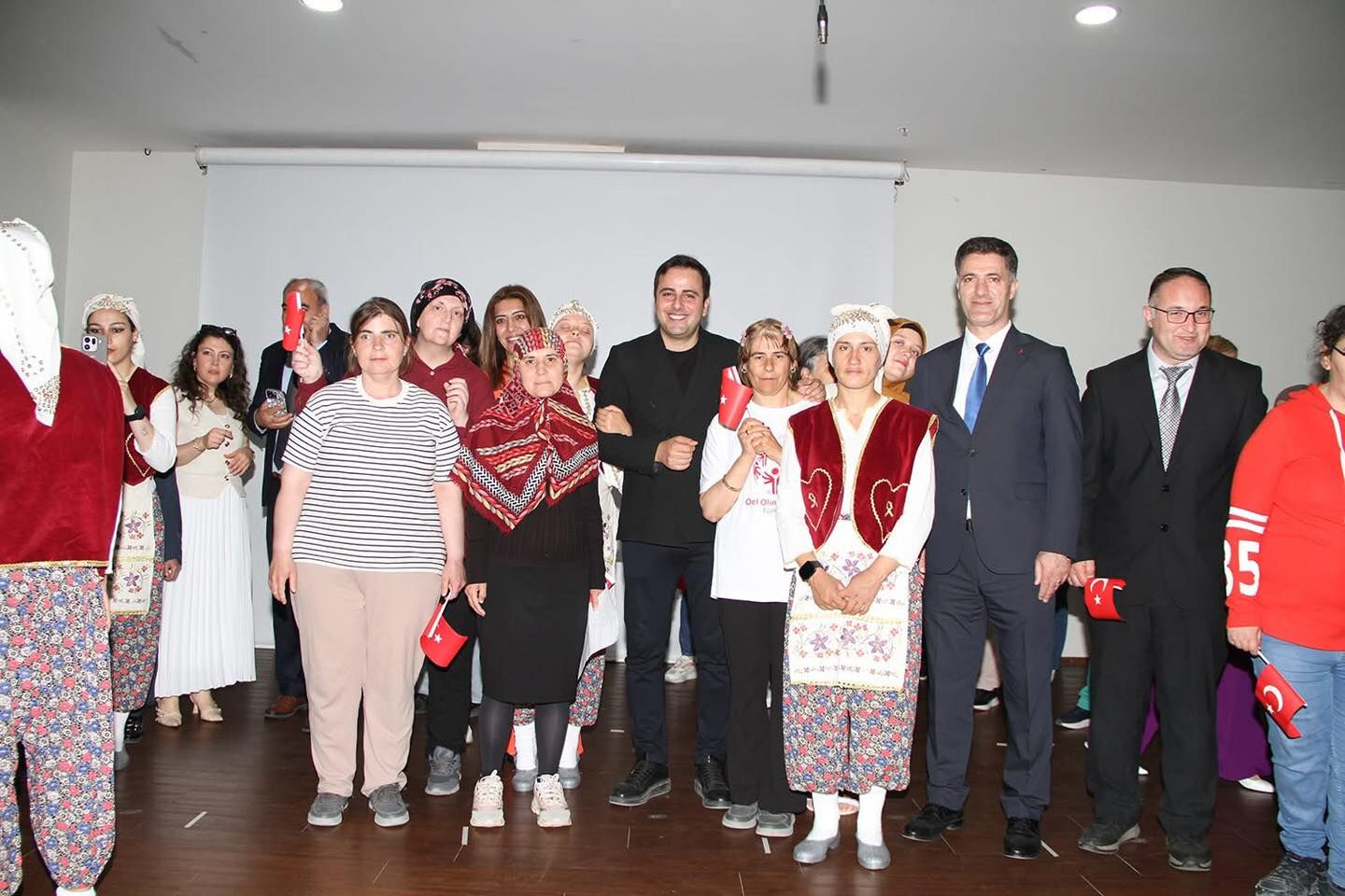 Kula'da Dünya Engelliler Haftası'nda Anlamlı Kutlama-3