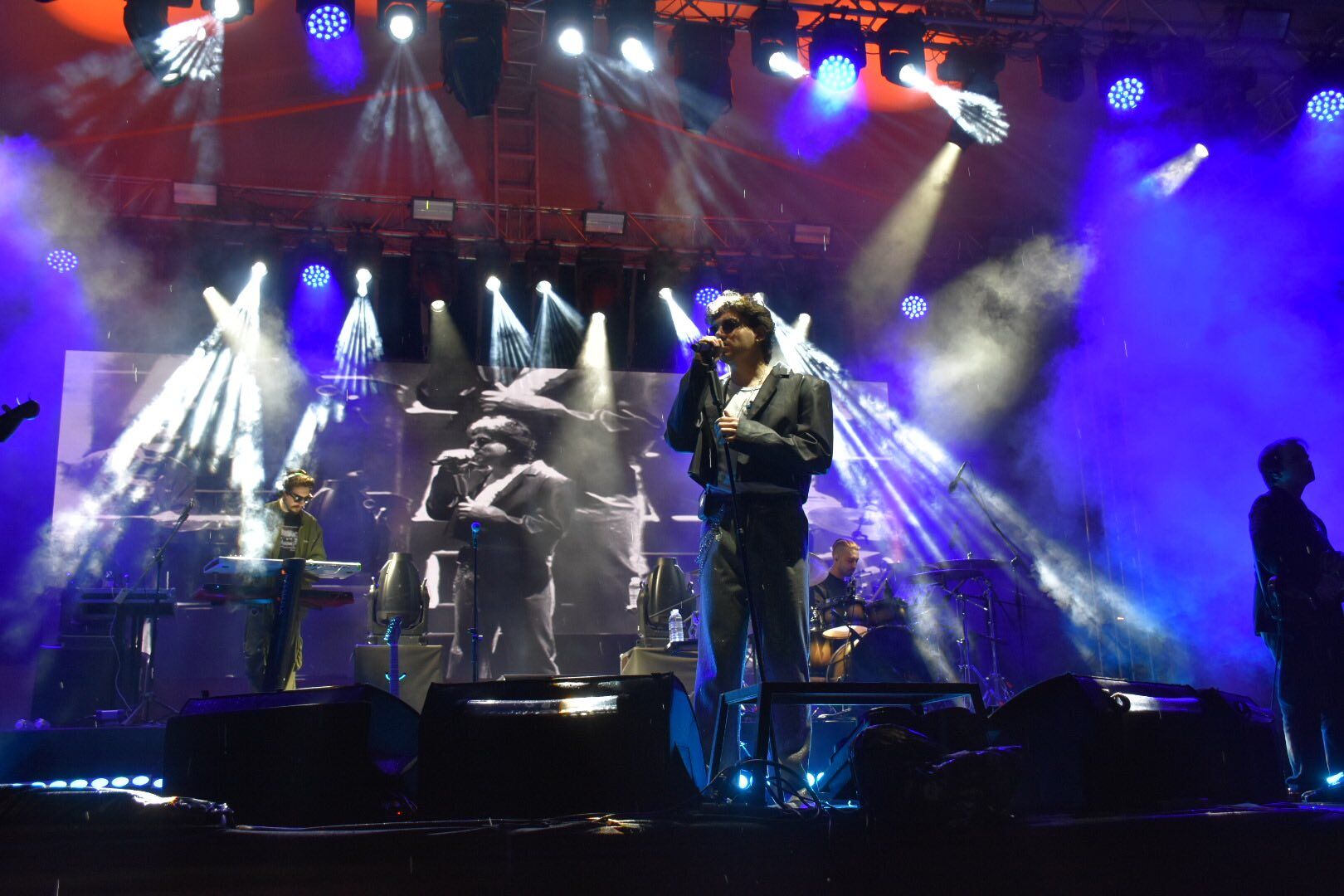 Salihli'de 19 Mayıs Coşkusu: Sağanak Yağmura Rağmen Binler Mavi Gri Konserinde Buluştu-1