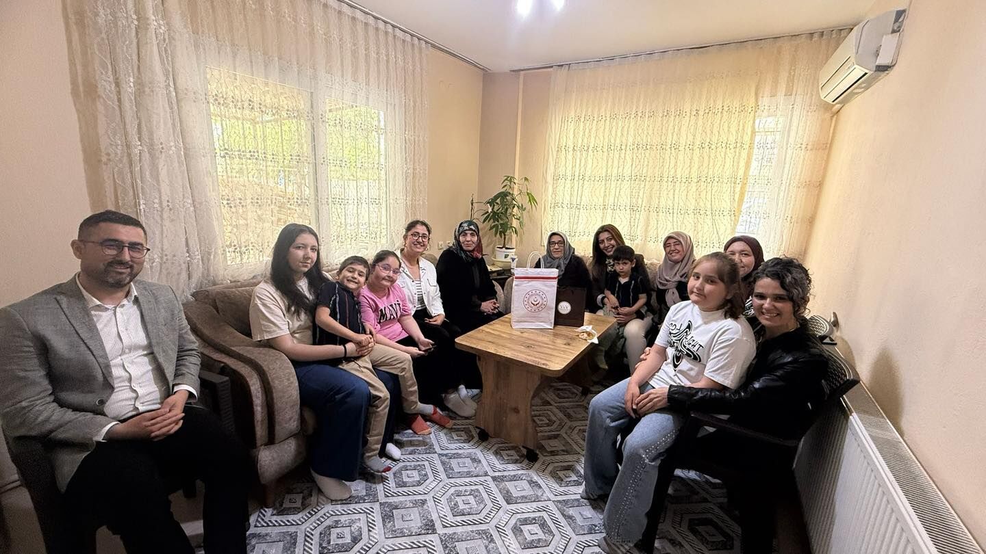 Manisa'da Şehit ailesine anlamllı ziyaret-1