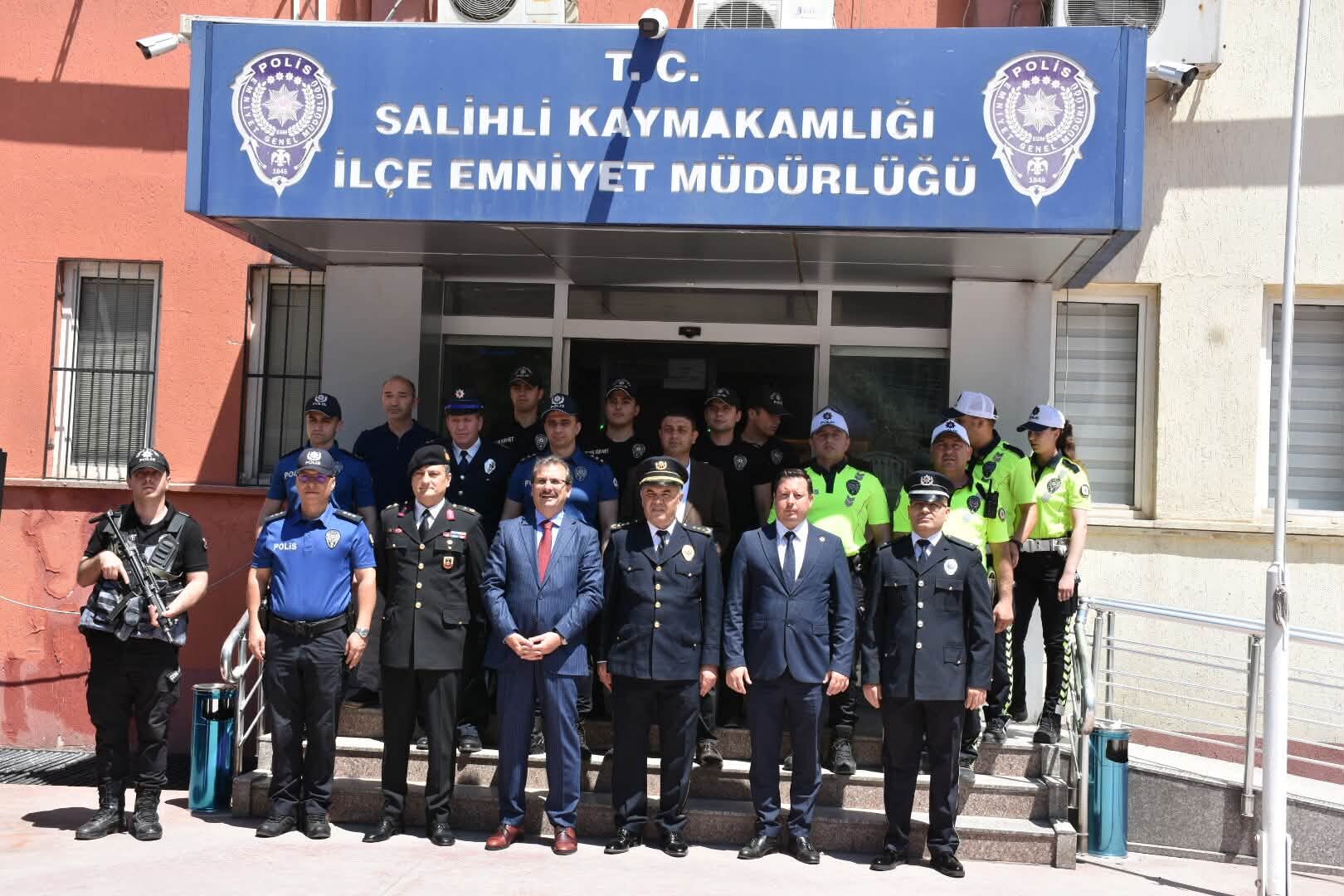 Salihli’de Bayramlaşma programı: Kurumlar tek tek ziyaret edildi-2