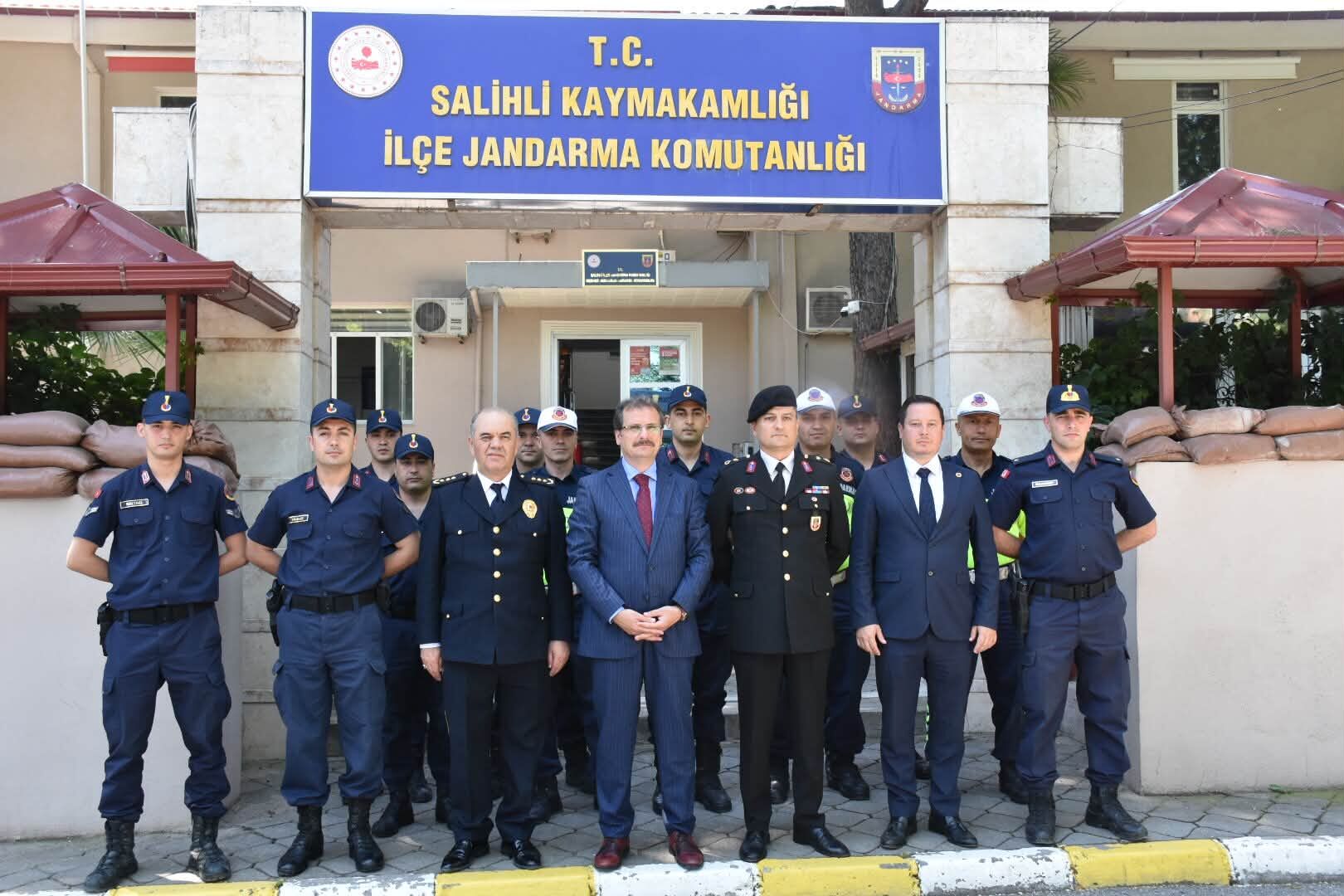 Salihli’de Bayramlaşma programı: Kurumlar tek tek ziyaret edildi