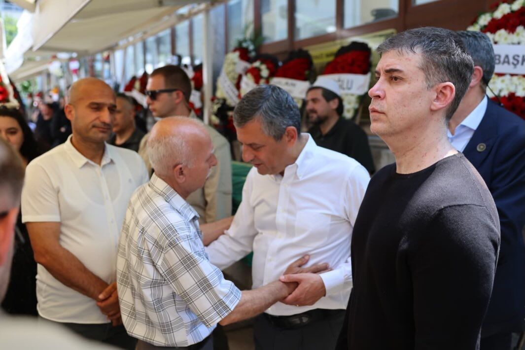 Hakan Şimşek, Özgür Özel’in Acısını Paylaştı