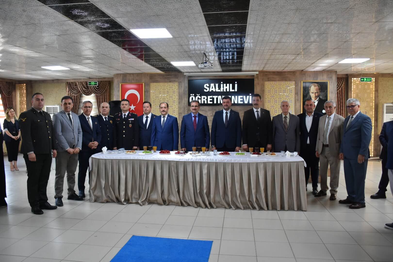 Salihli’de Bayramlaşma programı: Kurumlar tek tek ziyaret edildi-1
