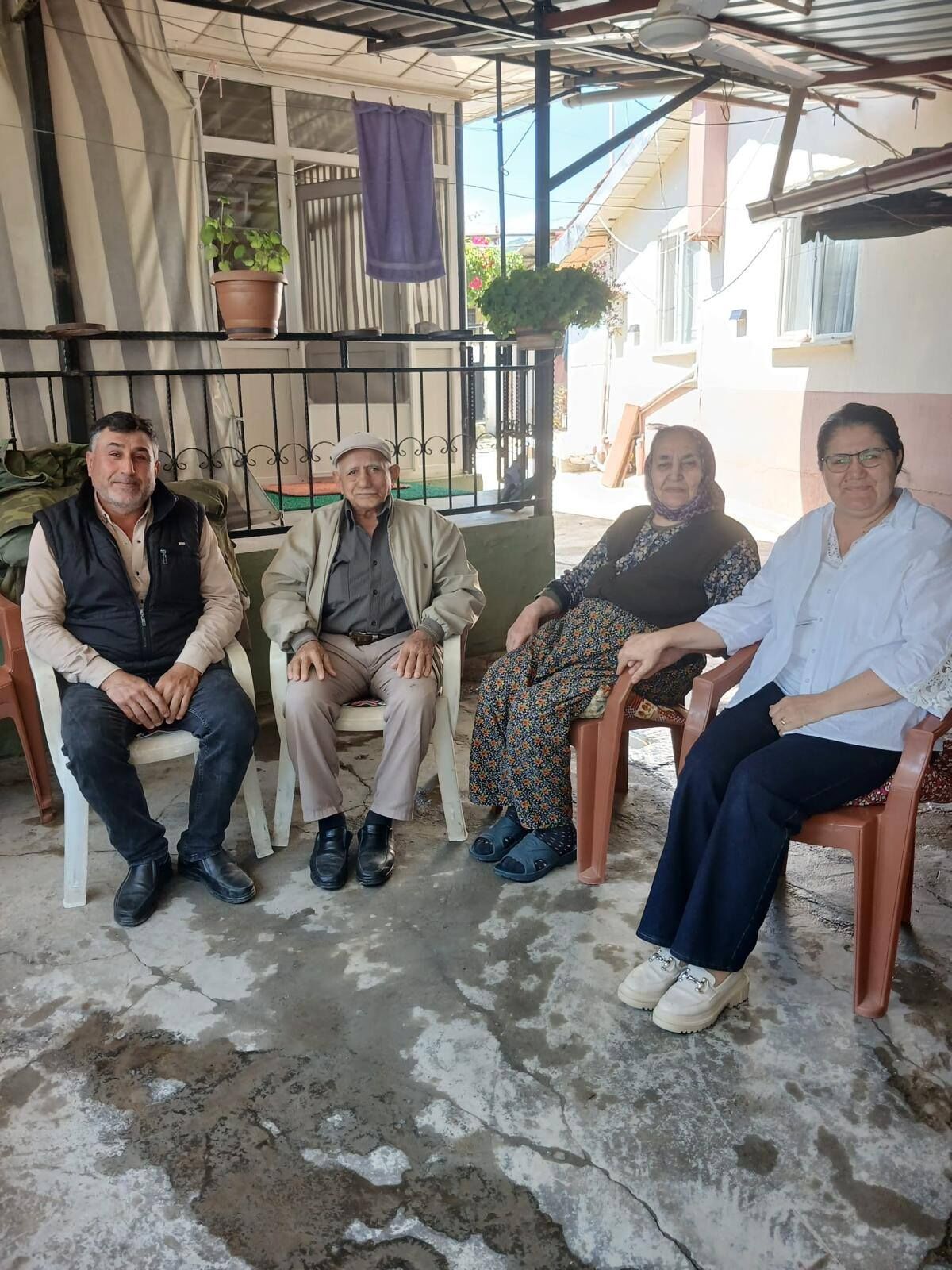 Sarıgöl Kaymakamlığı'ndan Şehit ve Gazi Ailelerine Bayram Ziyareti-1