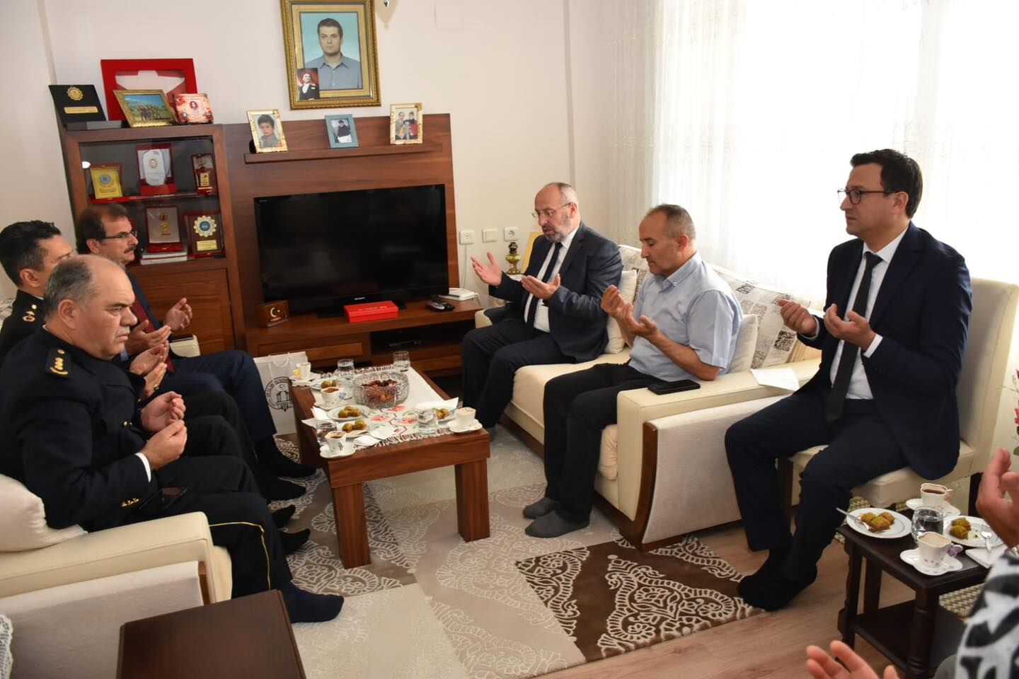 Bayramın İlk Gününde Şehit ve Gazi Ailelerine Protokol Ziyareti